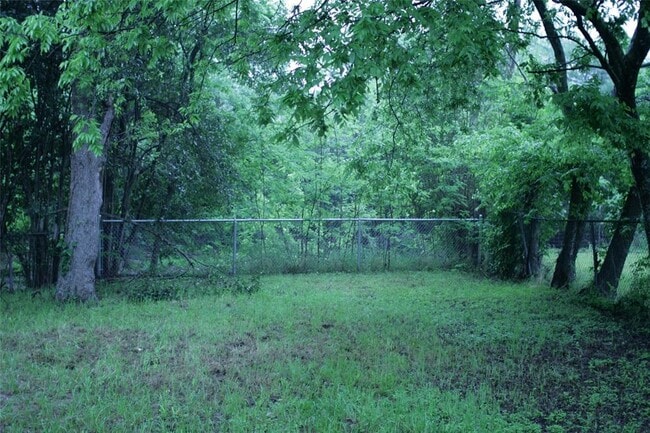 Building Photo - 1413 Broadmoor Dr