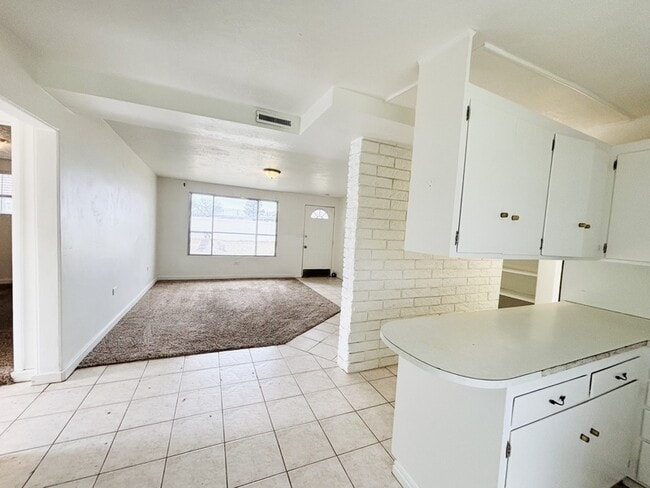 Building Photo - 13413 Minuteman Dr