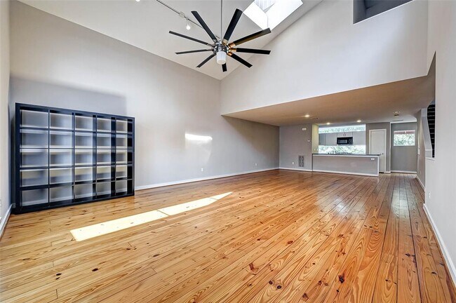 Building Photo - 6925 Yellowstone Way Dr