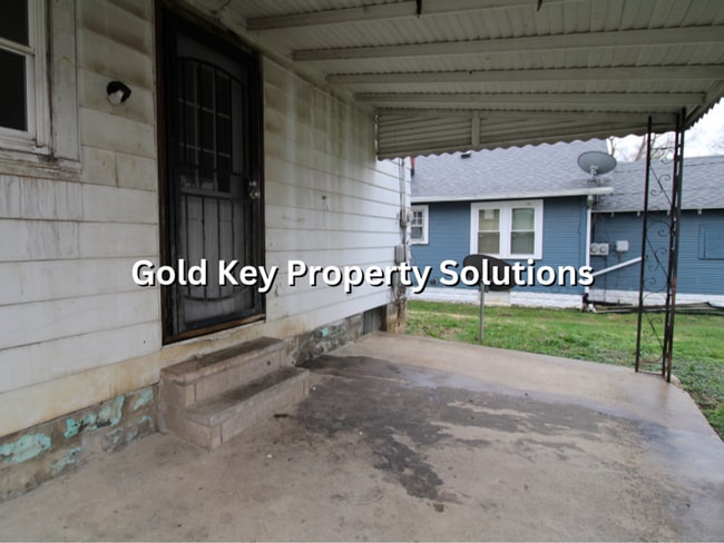 Building Photo - Large 2 BR 1 BA House with Family Room, Basement, Garage, and Separate Storage Building (SECTION ...