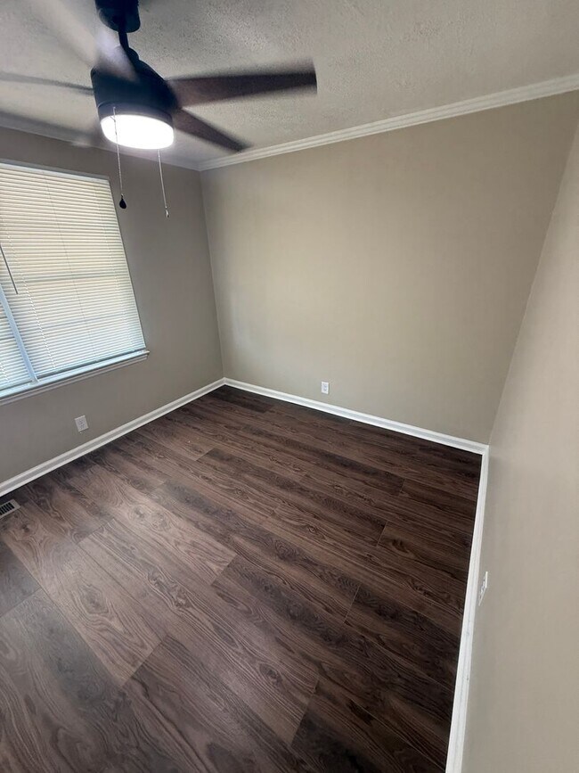 Building Photo - New on Newberg