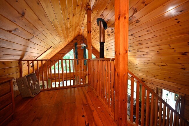 Building Photo - 66 Ledge Farm Rd