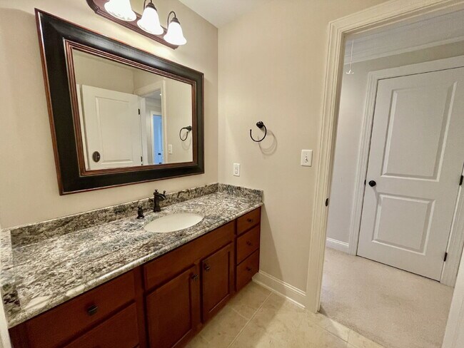 Building Photo - 4 Bed, 2 Bath Nest With Pool In Mariner's Pointe