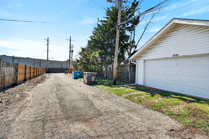 Building Photo - 2207 McCausland Ave