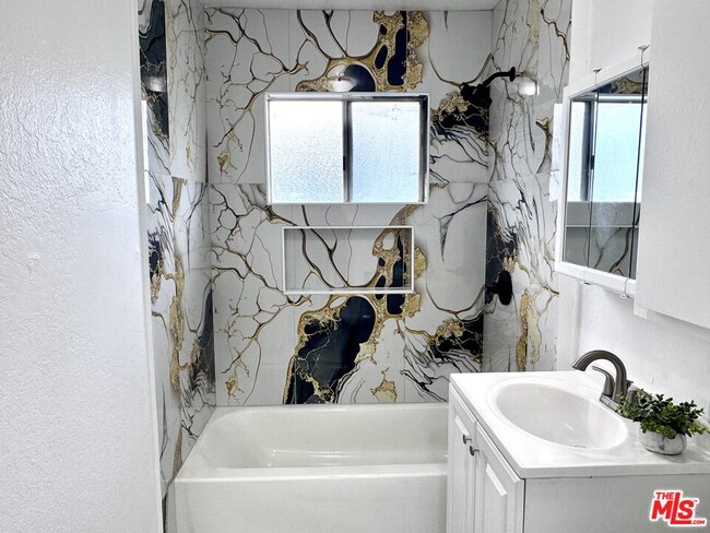 Building Photo - 1630 W 104th St