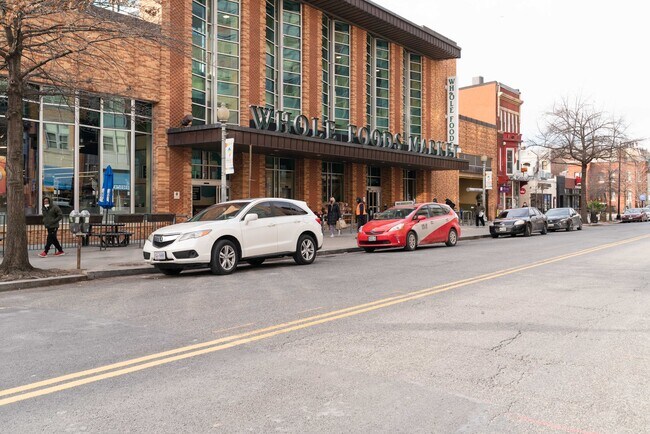Building Photo - 1420 N St NW