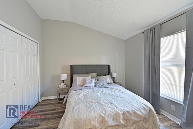 Building Photo - Impeccably Maintained Home in Summerfield Village - Lakewood Ranch!