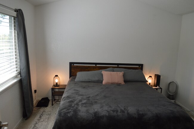 Building Photo - 11332 Benton Ct