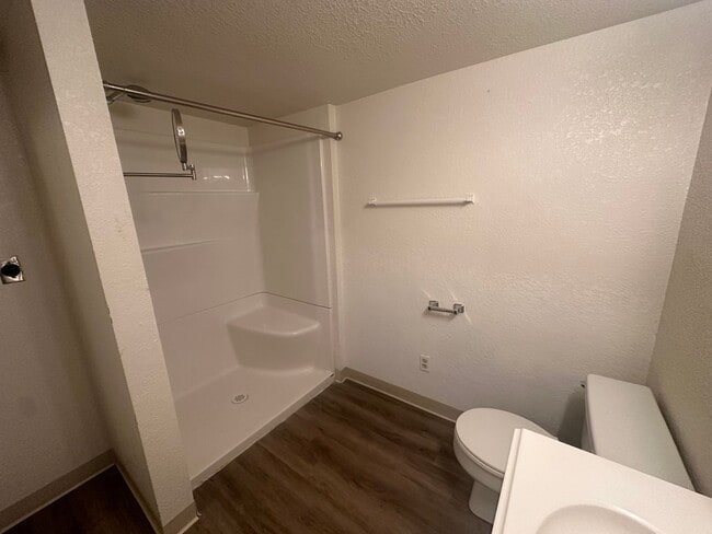 Building Photo - Three bedroom, Two bathroom home located i...