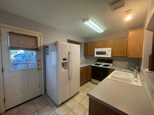 Building Photo - 11901 Swearingen Dr