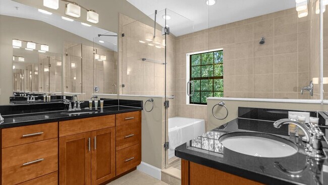 Building Photo - 14545 Damai Ln