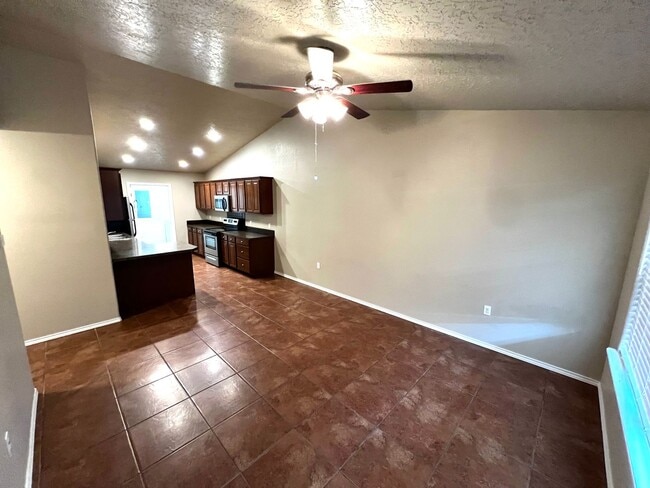 Building Photo - 1101 W 15th St