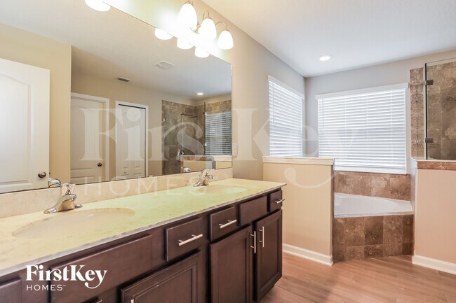 Building Photo - 3999 Heatherbrook Pl