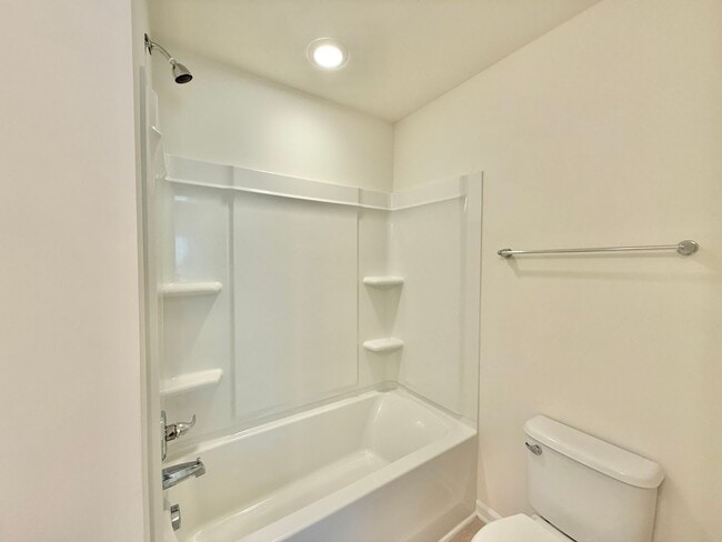Building Photo - Stunning 3BD, 2.5BA End Unit Townhome in t...
