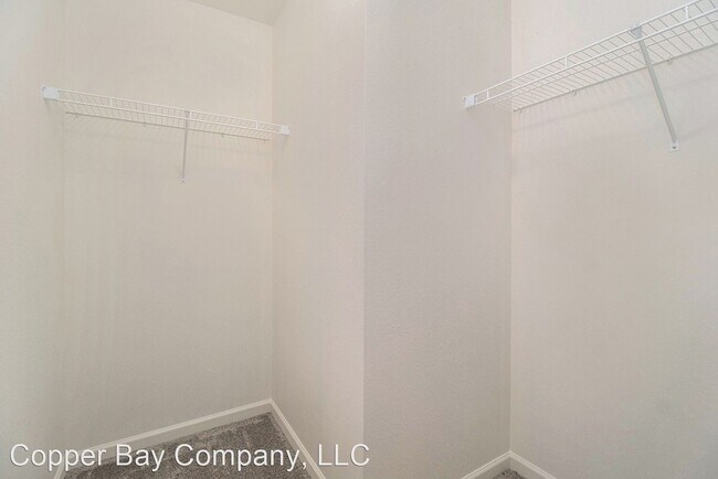 Building Photo - 4 br, 2.5 bath House - 4428 Bronson Boulevard