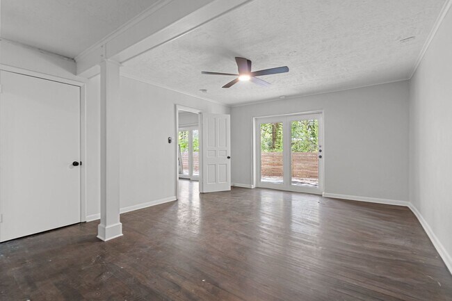 Building Photo - Tarrytown STUNNER!!!