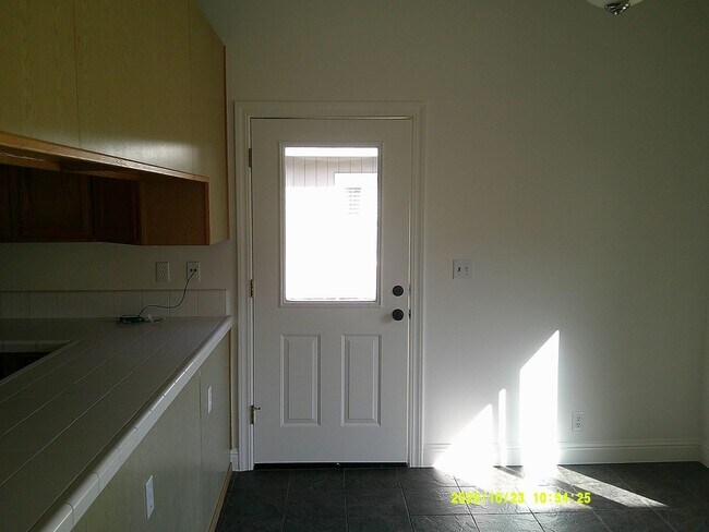 Building Photo - 1120 Tulip Ln