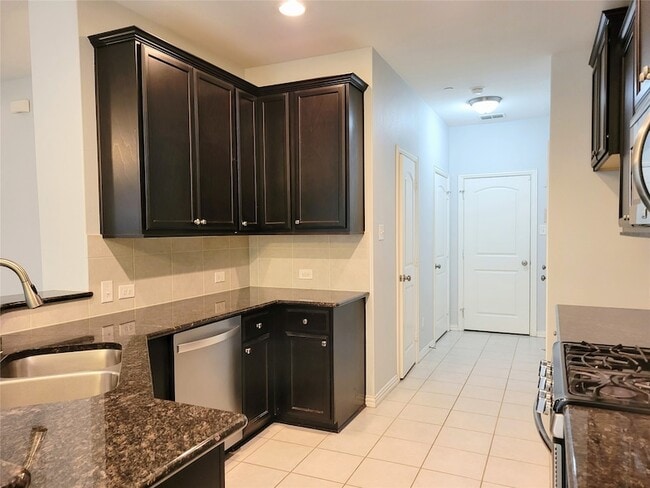 Building Photo - 4817 Bridgewater St