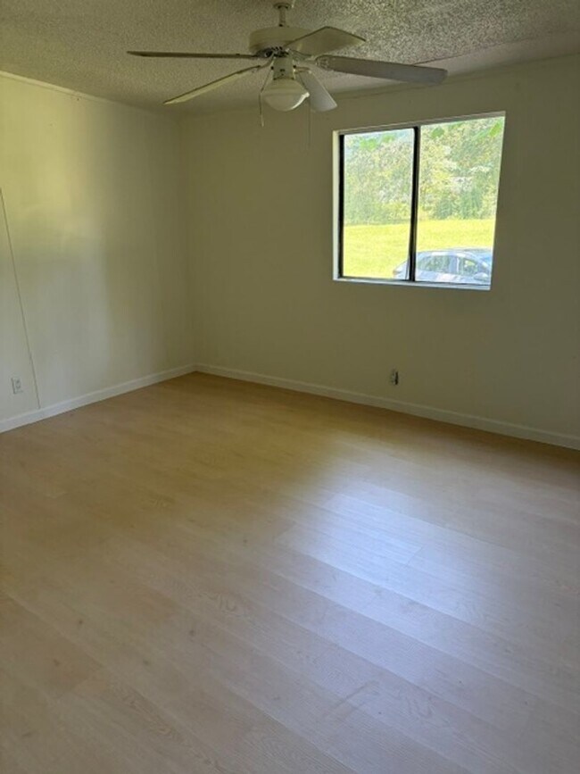 Building Photo - 40 Serafino Ln