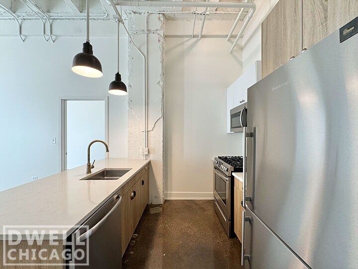 Building Photo - 20 E Adams St