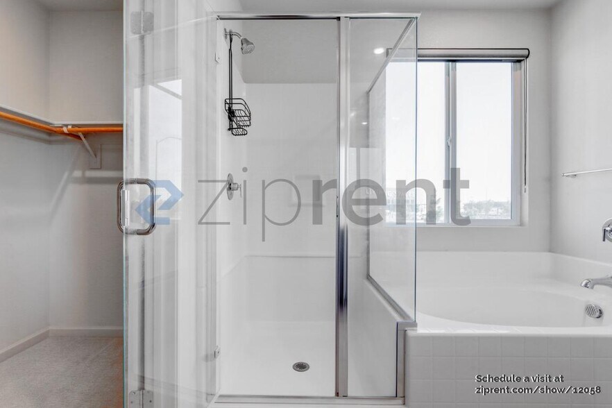 Building Photo - Unit