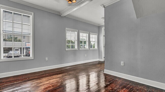Building Photo - Charming 2BR/2BA with Bonus Room South Tam...