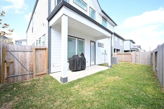 Building Photo - 4112 Farm Holw St