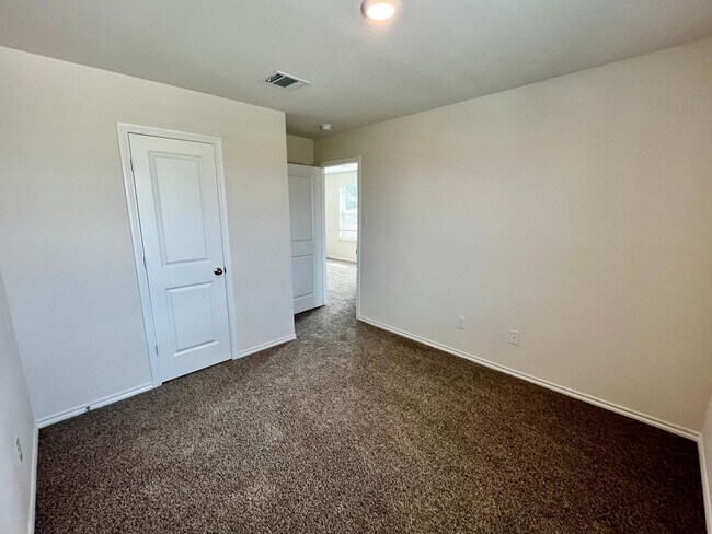 Building Photo - 2304 Lattimore St