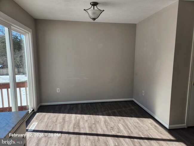 Building Photo - 1329 Robinhood Ln