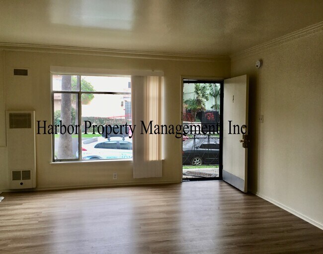 Building Photo - 530 S Manhattan Pl