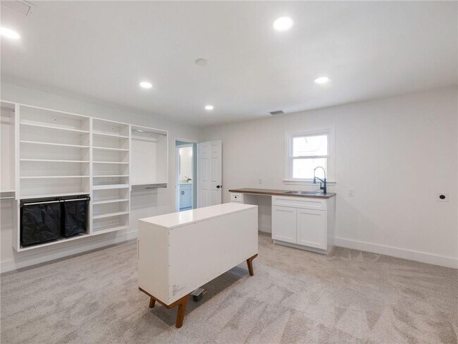 Building Photo - 3965 Hamilton View Way NE