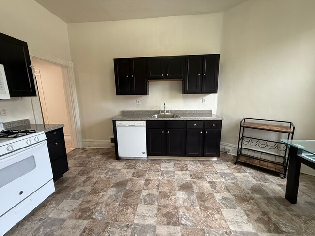 Building Photo - 145 Plymouth St