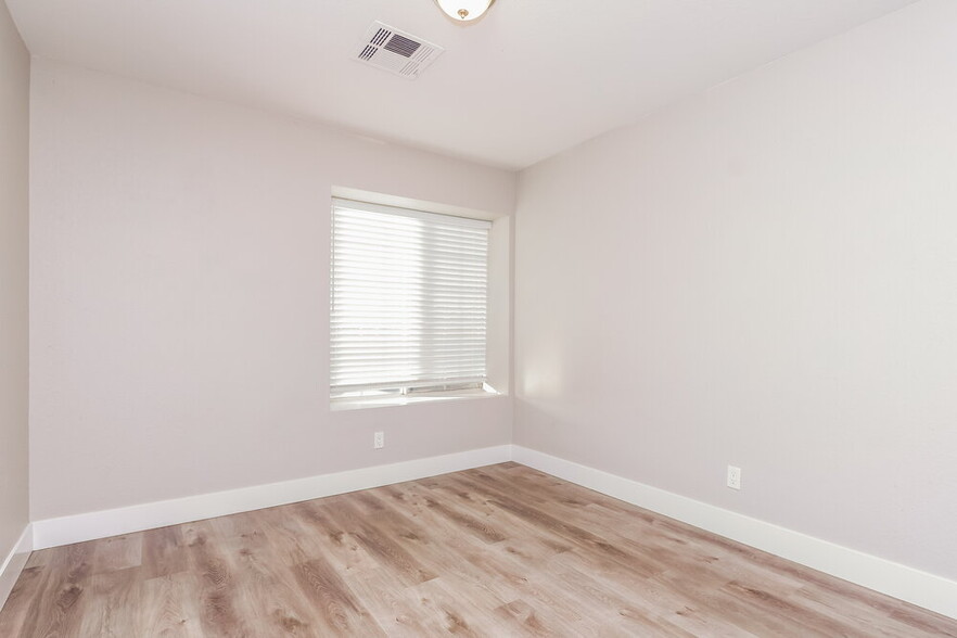 Building Photo - 333 Santa Monica Dr