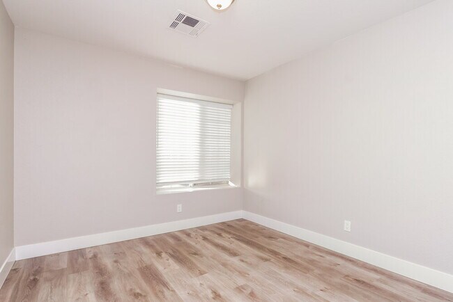 Building Photo - 333 Santa Monica Dr