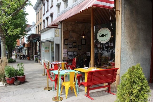 Building Photo - 5 N Washington St