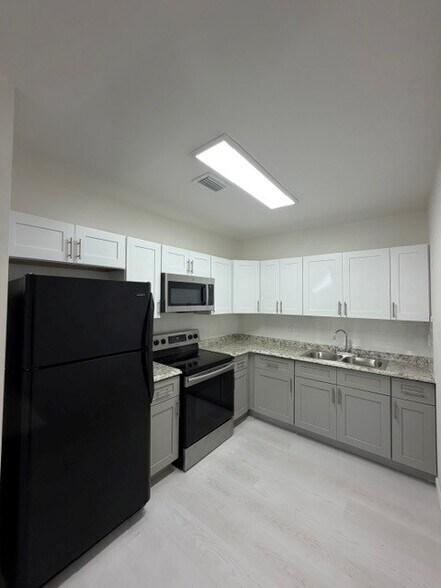 Building Photo - 519 Pilgrim Rd