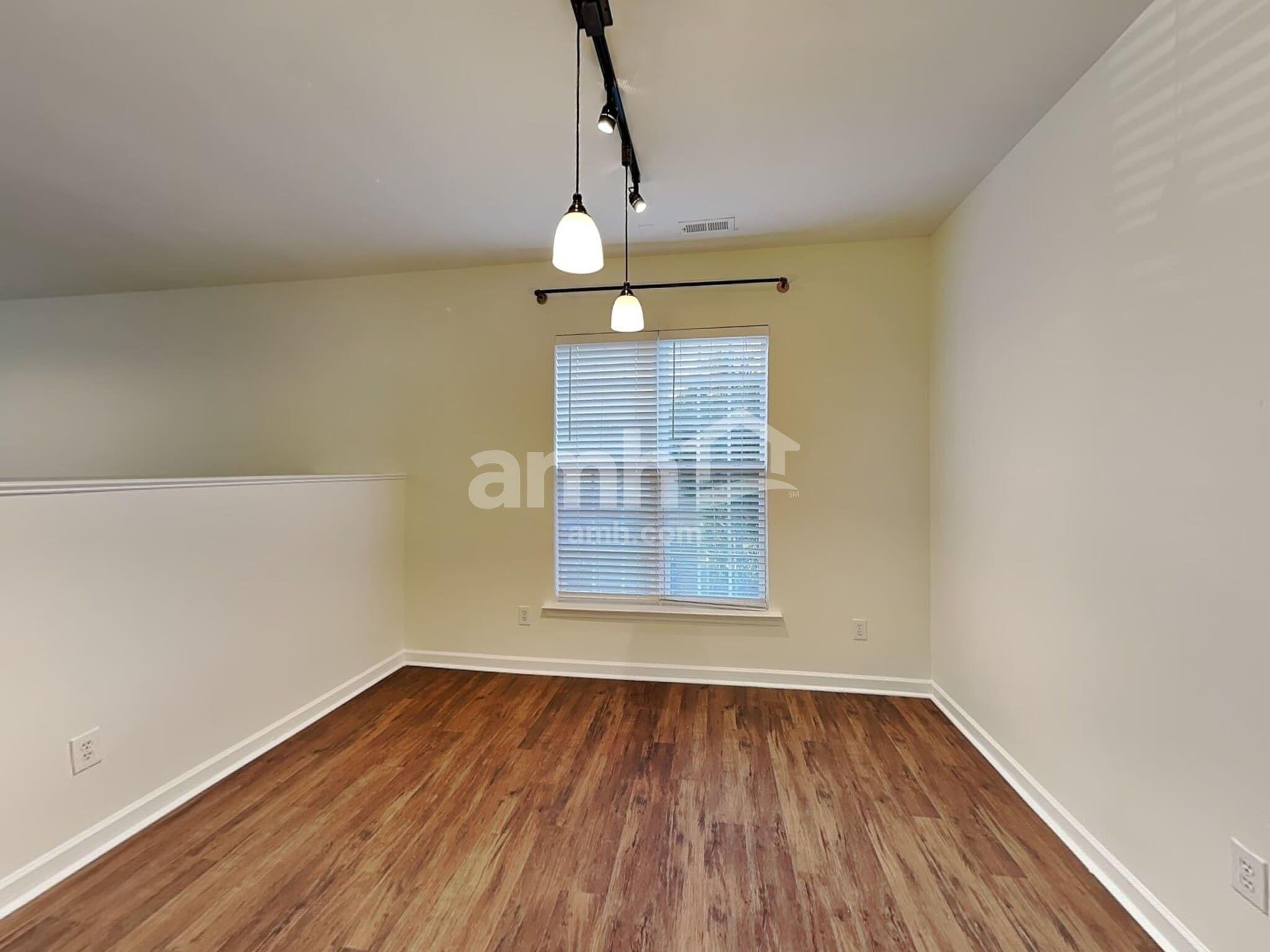 Building Photo - 15516 Crossing Gate Dr