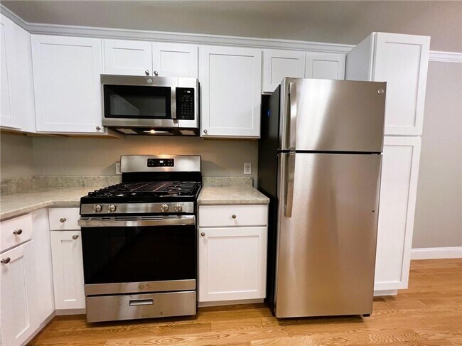 Building Photo - 395 Mendon Rd