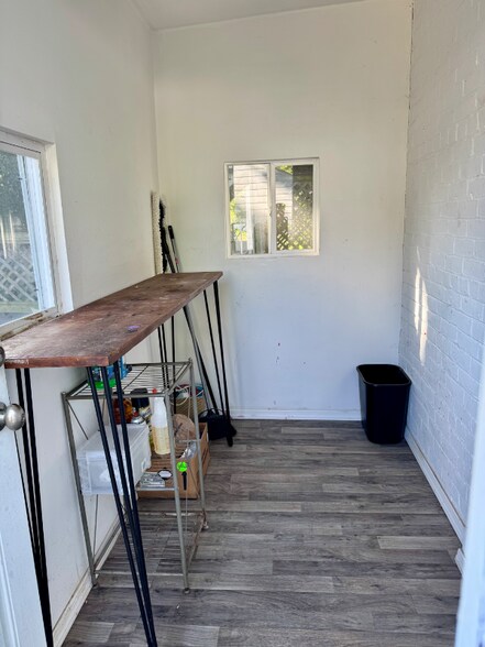 Building Photo - 701 Edgewater Ave