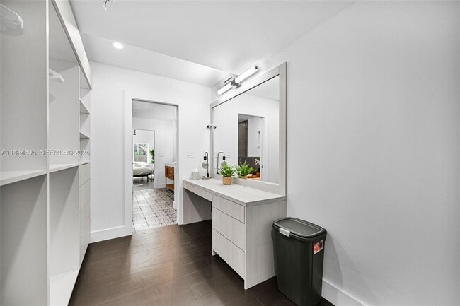 Building Photo - 150 NE 50th St