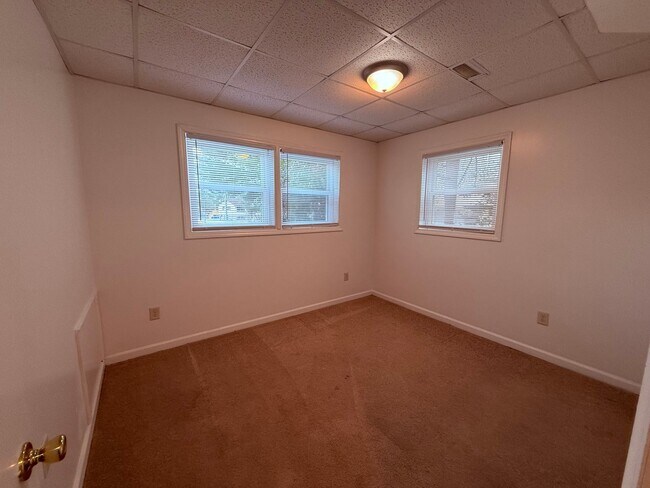 Building Photo - 120 Flagg Ct