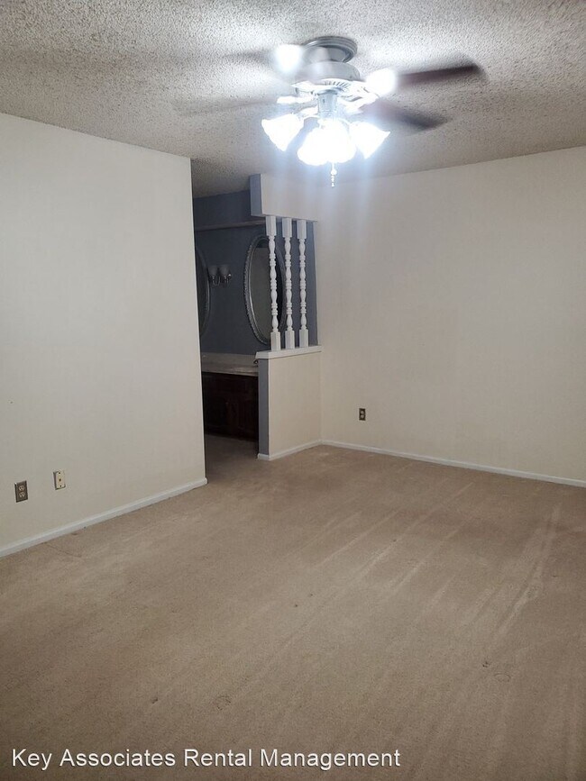 Building Photo - 3 br, 2.5 bath House - 2122 NW Kendall