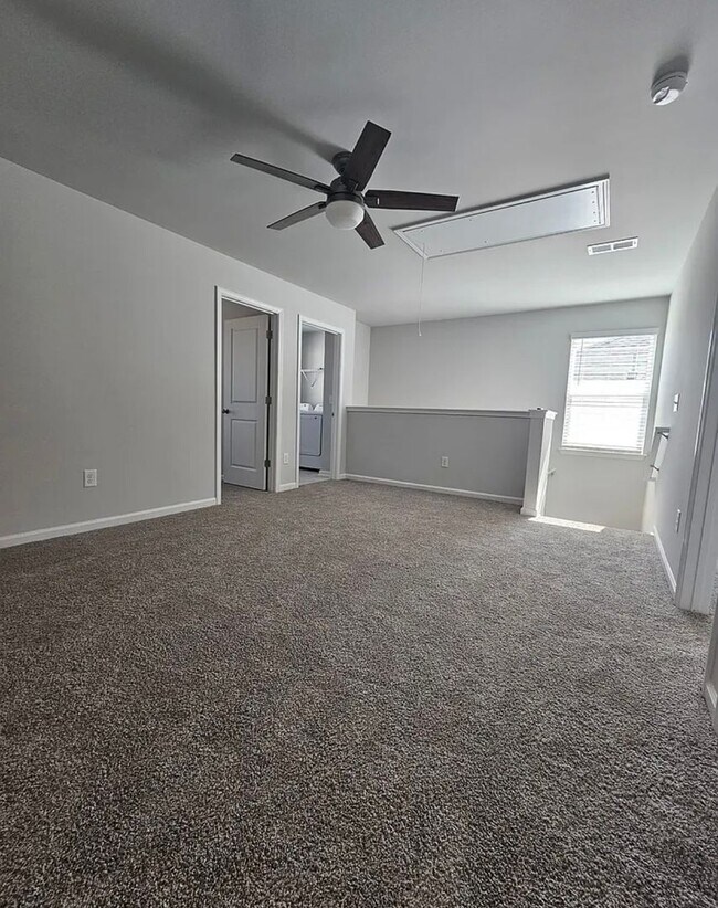 Building Photo - Very Spacious Townhome Available For Move In March 2026