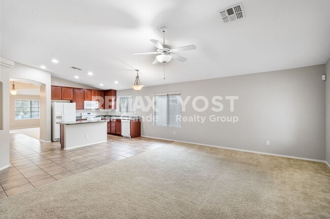 Building Photo - Open Concept living with tons of living space!