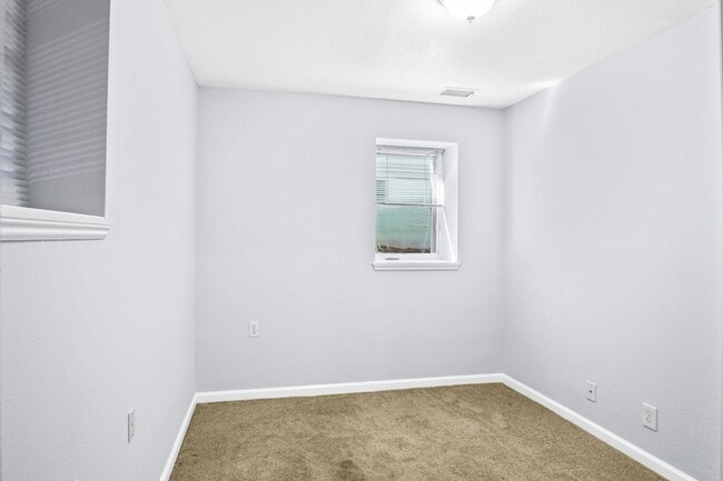 Building Photo - 5200