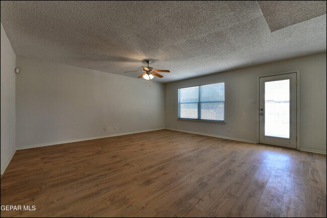 Building Photo - 253 Summerbrooke Ct