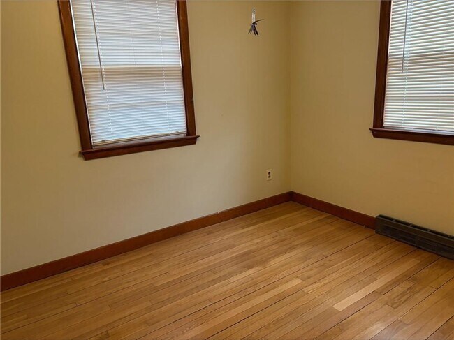 Building Photo - 6 Boxwood Ave