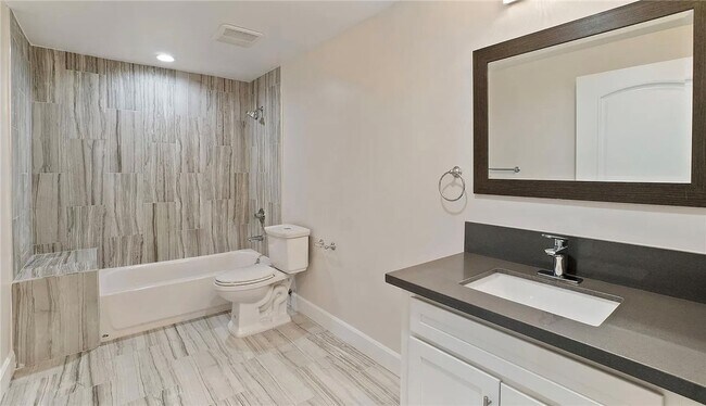 Building Photo - 5432 Hermitage Ave