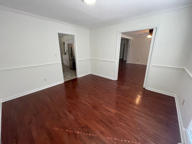 Building Photo - Large 4/4 House in Maplewood $2,650