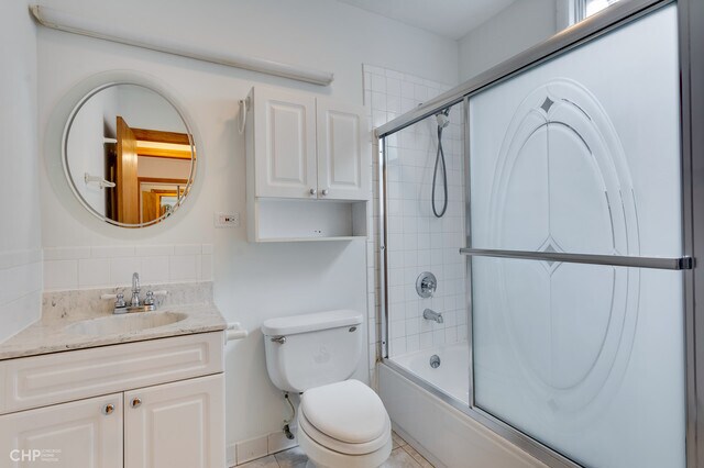 Full bathroom on first floor with tub and shower - 3030 N Elbridge Ave